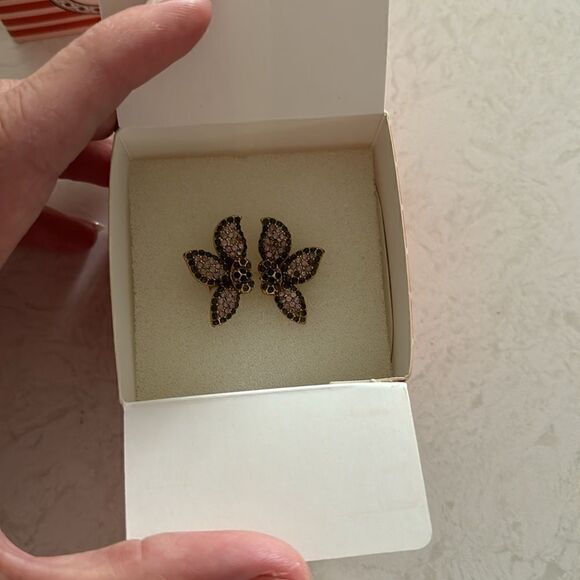 Stella and Dot floral pave ring - medium/ large adjustable size - Picture 3 of 5